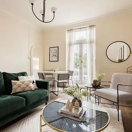 Ferienwohnung The Notting Hill Base - Charming 2Bdr With Balcony